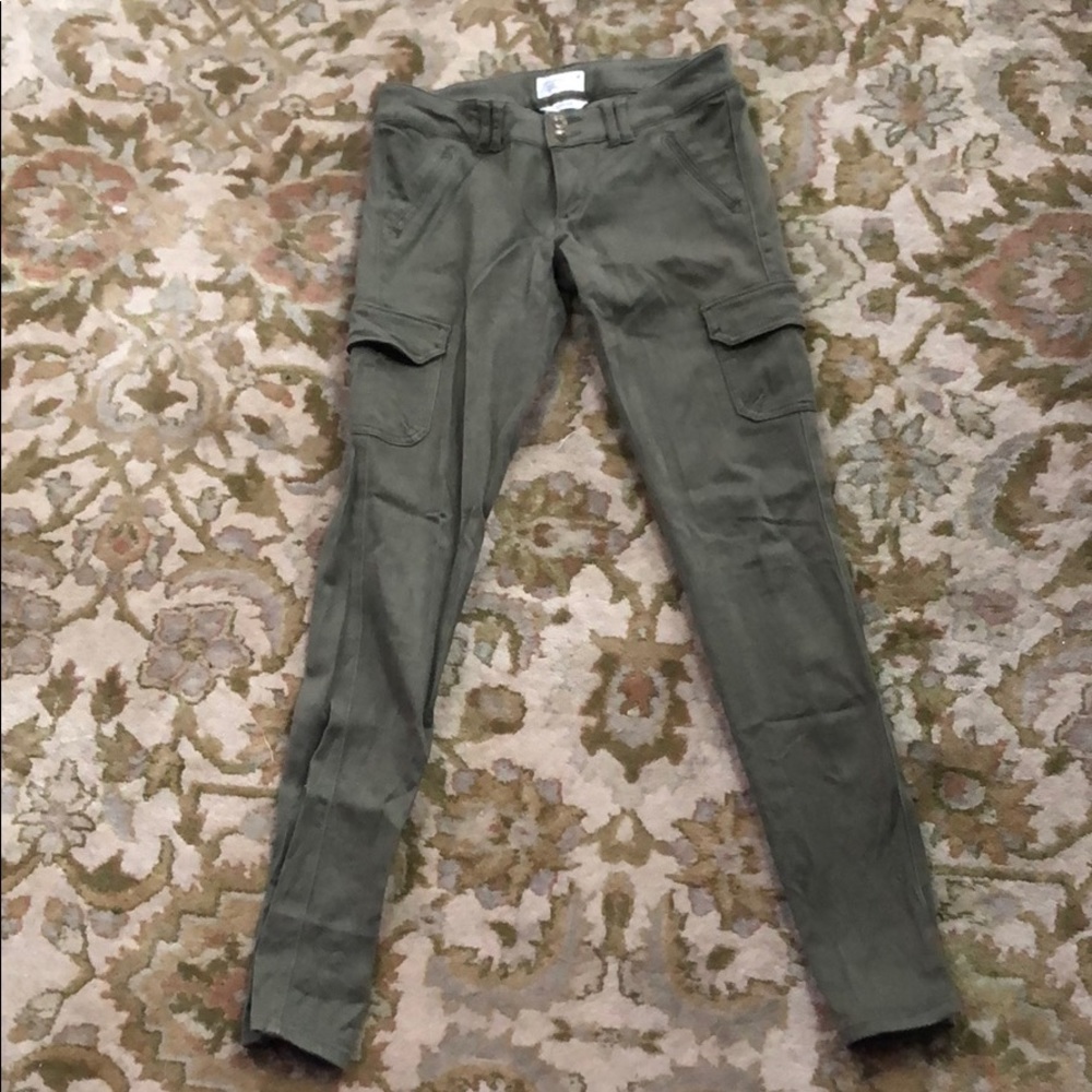 Green A&E cargo skinny pants
